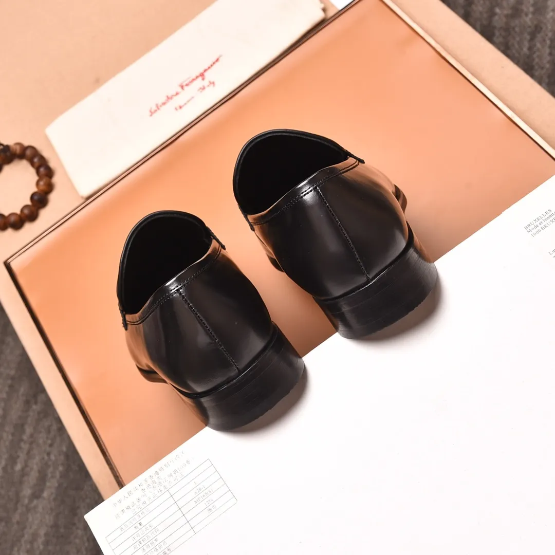 Men's shoes 💰540📛📛(water-dyed cowhide) Salvatore Ferragamo high-end (Salvatore Ferragamo) is the world's top luxury footwear brand. It comes from the fashion kingdom of Italy and is famous all over the world for its traditional handmade design and novel styles...🚶🏻🚶🏻New suit shoes are available simultaneously at the counter. This model is purely handmade. The fabric is imported from Italy's original first-layer cowhide. Soft water-dyed cowhide lining. Original authentic outsole🌀🌀Size: 38➖45